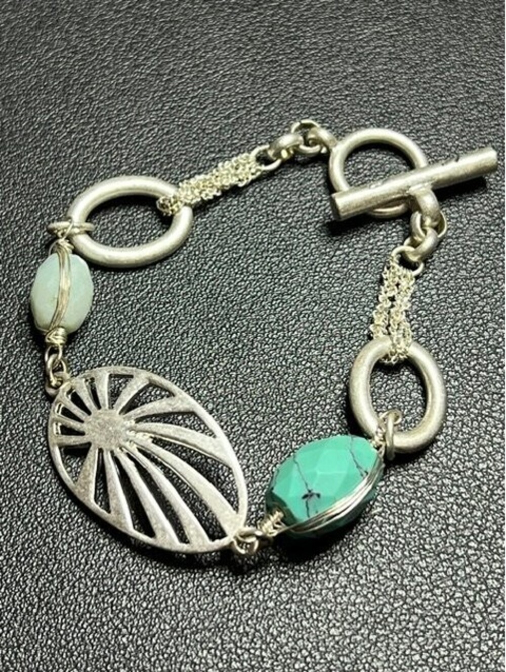 B7320 Kenneth Cole Bracelet Turquoise Stone Beaded Toggle Silver Tone 7.5"